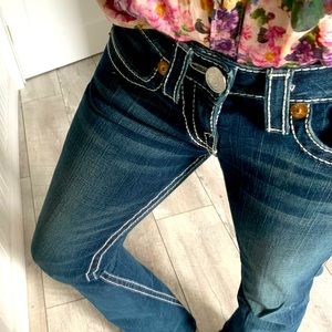 True Religion JoeyBigT beautiful jean! low waist snug fit & comfy stretch fabric